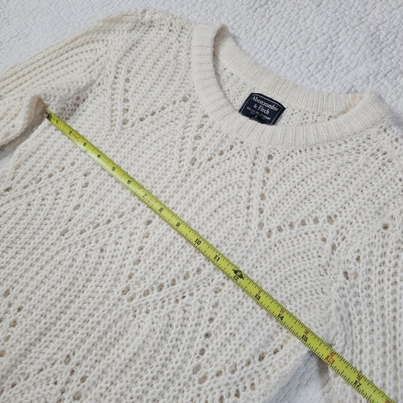 Abercrombie & Fitch Women's Wool Alpaca-Blend Crew Knit Sweater - Picture 3 of 9